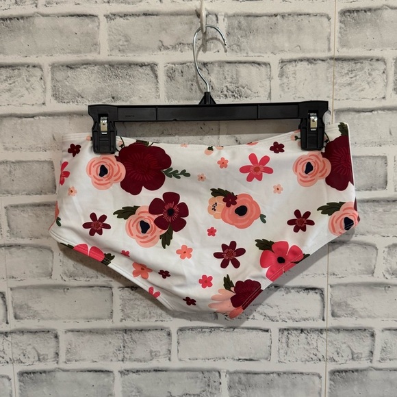 NWT! Women’s Brynn & Brooke white floral print bikini bottoms Medium - Picture 2 of 4